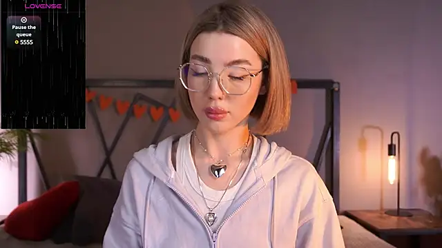 LindaThacker online show from March 6, 2025, 8:19 am