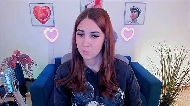 NellieMccaffrey online show from January 5, 2025, 4:25 am