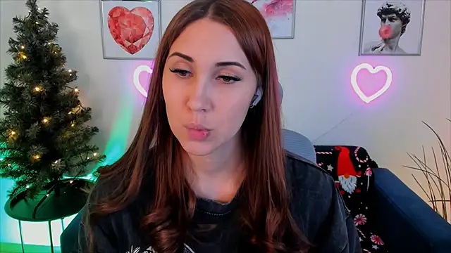 NellieMccaffrey online show from December 23, 2024, 7:20 pm