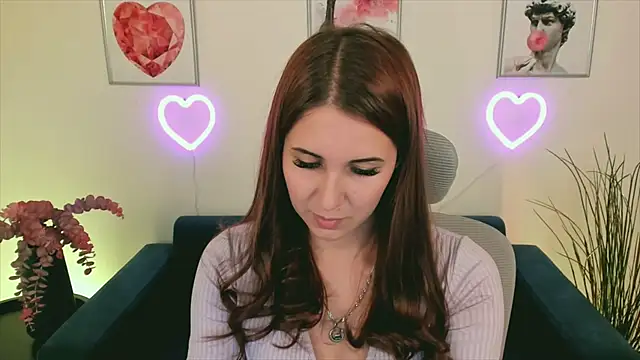 NellieMccaffrey online show from December 10, 2024, 7:32 pm