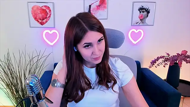 NellieMccaffrey online show from January 19, 2025, 7:36 am