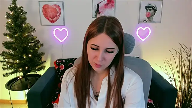 NellieMccaffrey online show from December 25, 2024, 7:45 pm