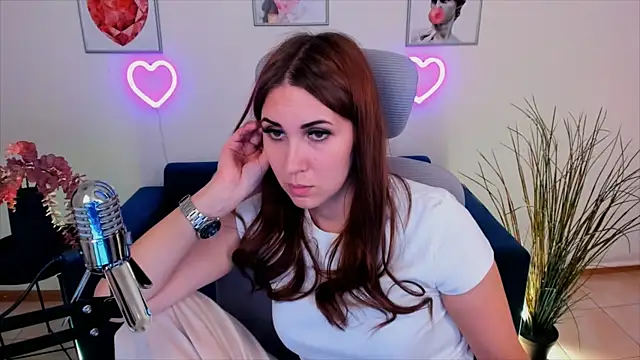 NellieMccaffrey online show from January 14, 2025, 10:44 pm