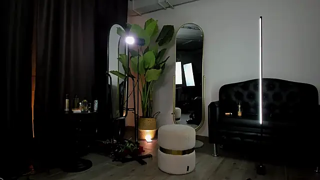 OmeliaDior online show from November 26, 2025, 5:35 pm