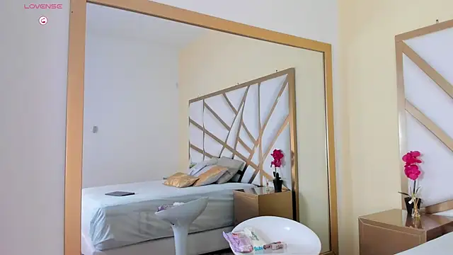 CarolineMaldonado online show from March 13, 2025, 3:17 pm