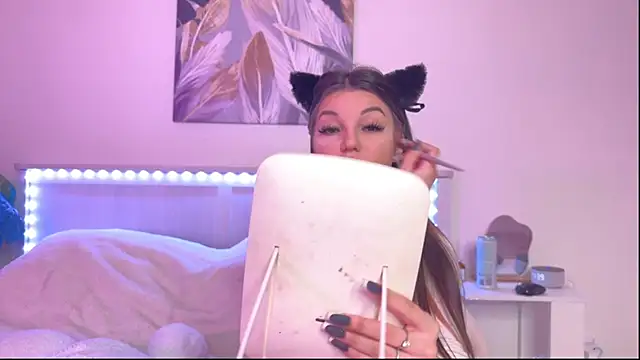 Veronica leal online show from September 19, 2025, 8:40 am