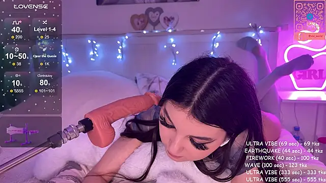 Veronica leal online show from December 9, 2024, 3:33 pm