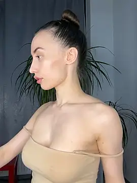 Polli Kiss online show from March 14, 2025, 9:21 pm