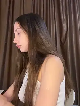 Polli Kiss online show from September 10, 2025, 4:28 pm