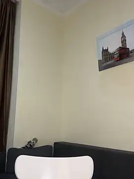 Polli Kiss online show from October 3, 2025, 5:25 pm