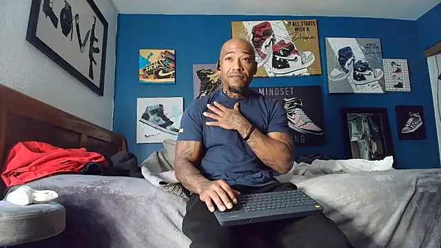 athephenomenal1 online show from November 10, 2025, 8:03 pm