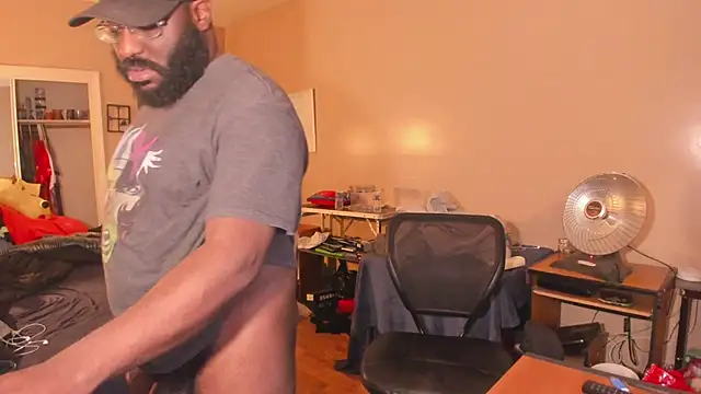 MrChuckDailyXXX online show from April 27, 2026, 5:05 am