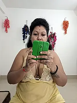 Snapshot of YOUR_LOVELY-40 chatting on September 11, 2025, 3:01 pm YOUR LOVELY-40 online show from September 11, 2025, 3:01 pm