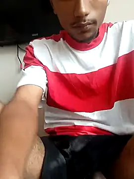Snapshot of slimmydaddy69 chatting on April 8, 2026, 12:39 pm slimmydaddy69 online show from April 8, 2026, 12:39 pm