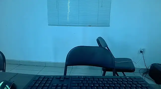 kisstoyousoon2024 online show from March 22, 2025, 1:41 pm