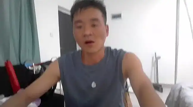 kisstoyousoon2024 online show from March 5, 2025, 8:42 pm