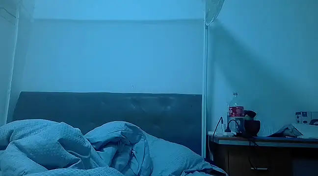 kisstoyousoon2024 online show from March 17, 2025, 5:12 am