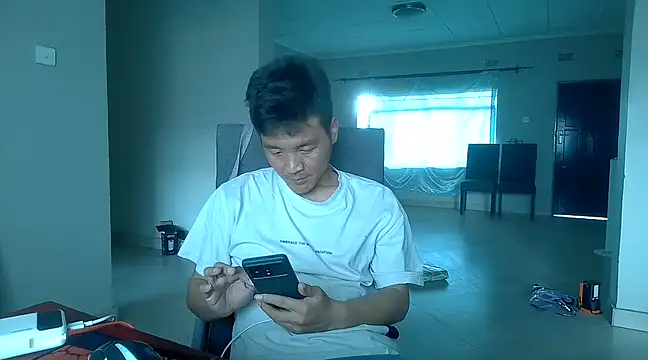 kisstoyousoon2024 online show from March 17, 2025, 1:29 pm