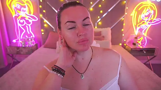 KiraCandyS online show from May 10, 2026, 8:00 pm