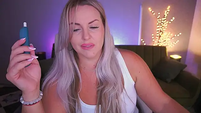 KiraCandyS online show from September 15, 2025, 8:31 pm