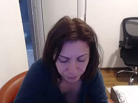 Emmatoo online show from March 22, 2026, 6:42 pm