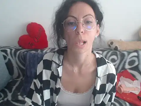 Emmatoo online show from April 15, 2026, 3:05 pm