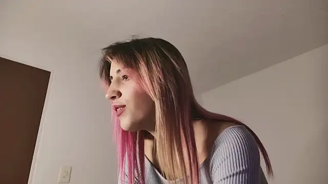 Snapshot of linnie_ chatting on March 7, 2025, 4:35 am linnie online show from March 7, 2025, 4:35 am