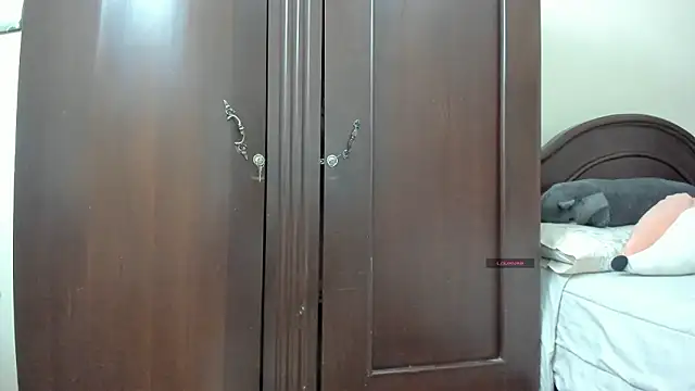 Snapshot of linnie_ chatting on March 3, 2026, 12:06 am linnie online show from March 3, 2026, 12:06 am