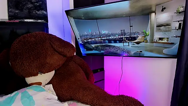 Maryonthemoon online show from November 18, 2025, 5:11 am