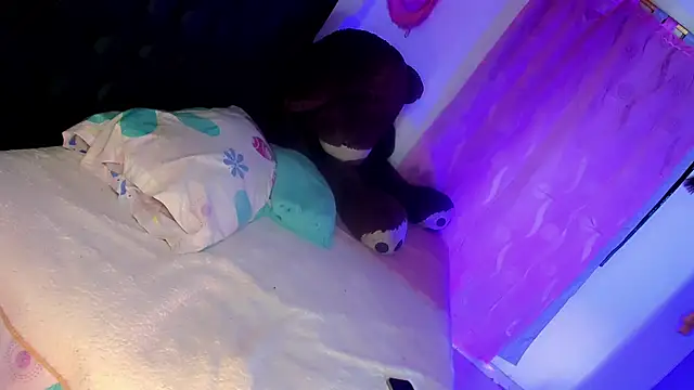 Maryonthemoon online show from March 6, 2025, 2:19 am