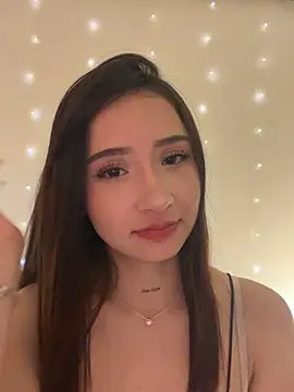 Snapshot of Angeeel_ chatting on February 21, 2025, 4:18 am Angeeel online show from February 21, 2025, 4:18 am