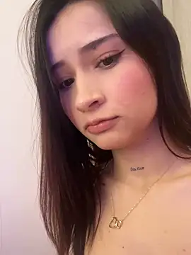 Snapshot of Angeeel_ chatting on December 18, 2024, 9:08 pm Angeeel online show from December 18, 2024, 9:08 pm