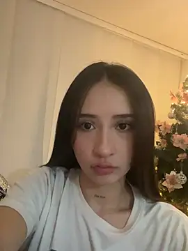 Snapshot of Angeeel_ chatting on December 27, 2024, 5:31 am Angeeel online show from December 27, 2024, 5:31 am