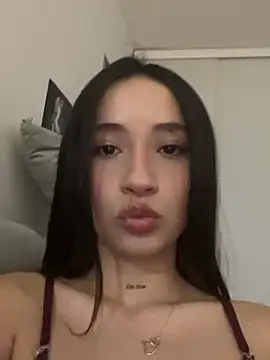 Snapshot of Angeeel_ chatting on January 15, 2025, 1:56 am Angeeel online show from January 15, 2025, 1:56 am