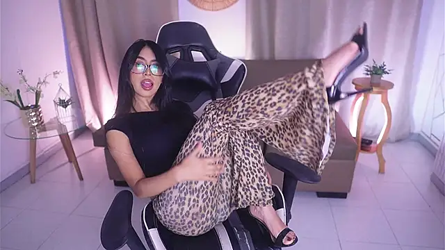 Sara albrecht online show from March 11, 2025, 12:39 pm