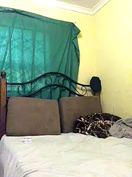 SmallGoodNut online show from December 4, 2025, 5:06 am