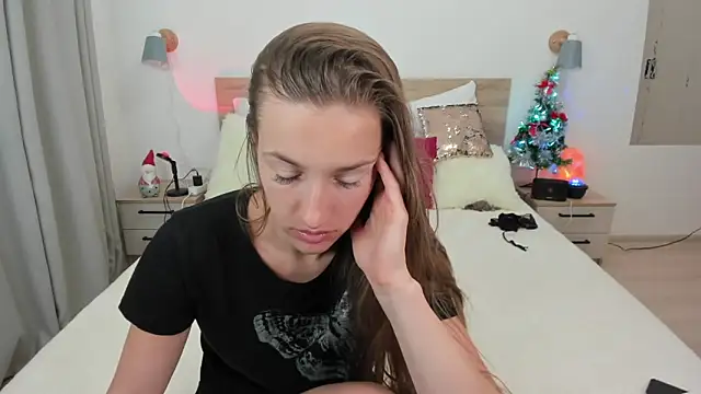 KateRedgar online show from December 4, 2025, 5:34 pm