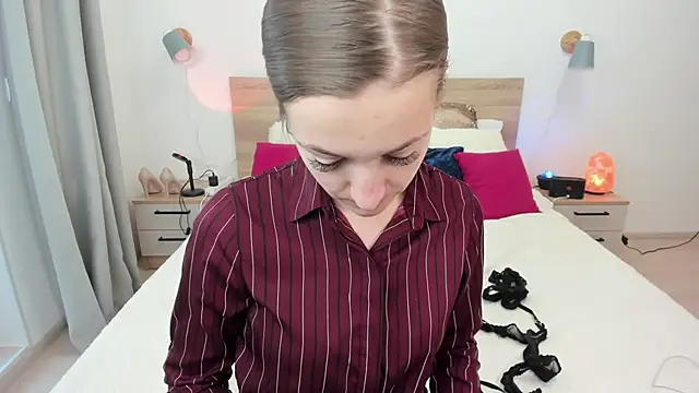 KateRedgar online show from October 9, 2025, 11:11 am