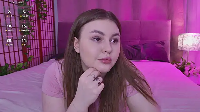 Mia  Peach online show from February 20, 2025, 12:08 am