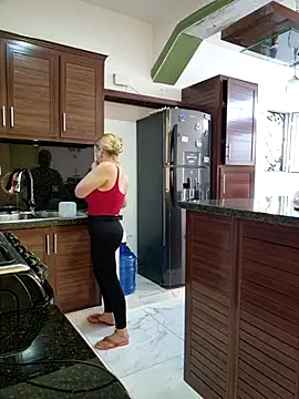 Snapshot of lamorbosa37 chatting on March 5, 2025, 10:10 pm lamorbosa37 online show from March 5, 2025, 10:10 pm