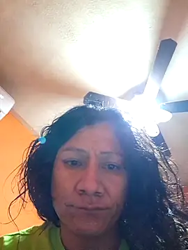 miicheele32 online show from October 5, 2025, 9:33 am