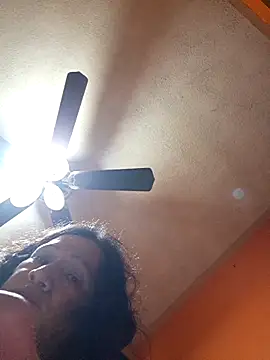 miicheele32 online show from November 16, 2025, 10:20 am