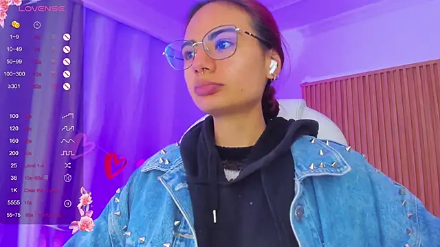 Snapshot of sophiecherry_ chatting on March 17, 2025, 7:02 am sophiecherry online show from March 17, 2025, 7:02 am