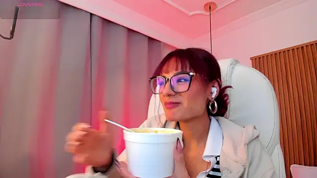 Snapshot of sophiecherry_ chatting on November 21, 2025, 8:41 pm sophiecherry online show from November 21, 2025, 8:41 pm