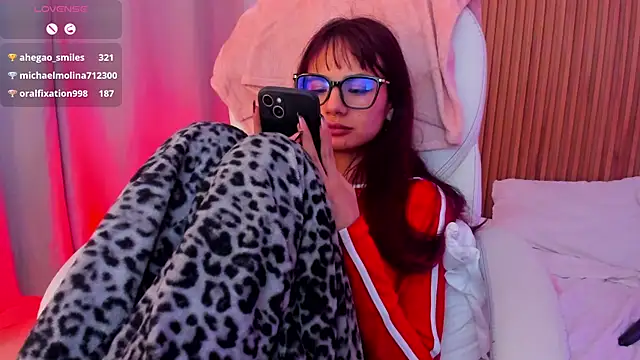 Snapshot of sophiecherry_ chatting on November 8, 2025, 10:41 am sophiecherry online show from November 8, 2025, 10:41 am