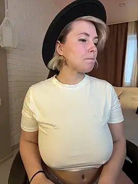 Snapshot of Charming_Daphny chatting on December 4, 2025, 6:12 am Charming Daphny online show from December 4, 2025, 6:12 am