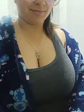 Snapshot of _Angelinaandrade_ chatting on June 20, 2026, 1:10 am Angelinaandrade online show from June 20, 2026, 1:10 am