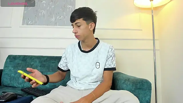 Snapshot of Lucian_Davi chatting on February 28, 2025, 12:09 pm Lucian Davi online show from February 28, 2025, 12:09 pm