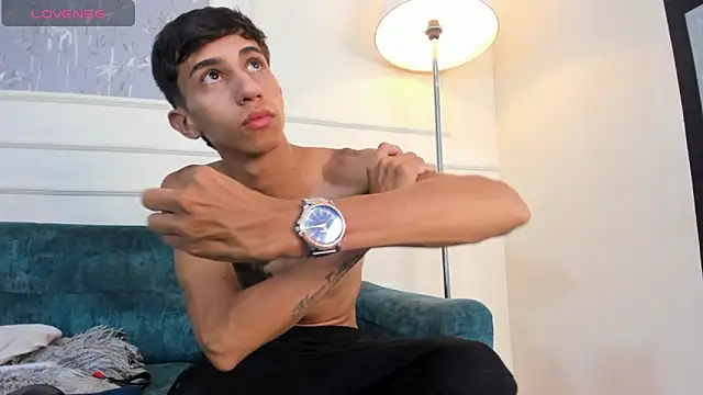 Snapshot of Lucian_Davi chatting on September 22, 2025, 4:18 am Lucian Davi online show from September 22, 2025, 4:18 am