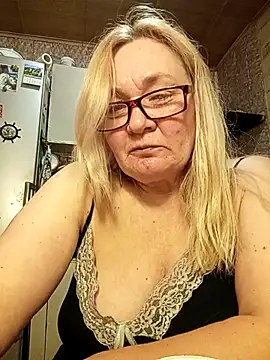 HelenaGlossX online show from March 6, 2025, 5:33 pm